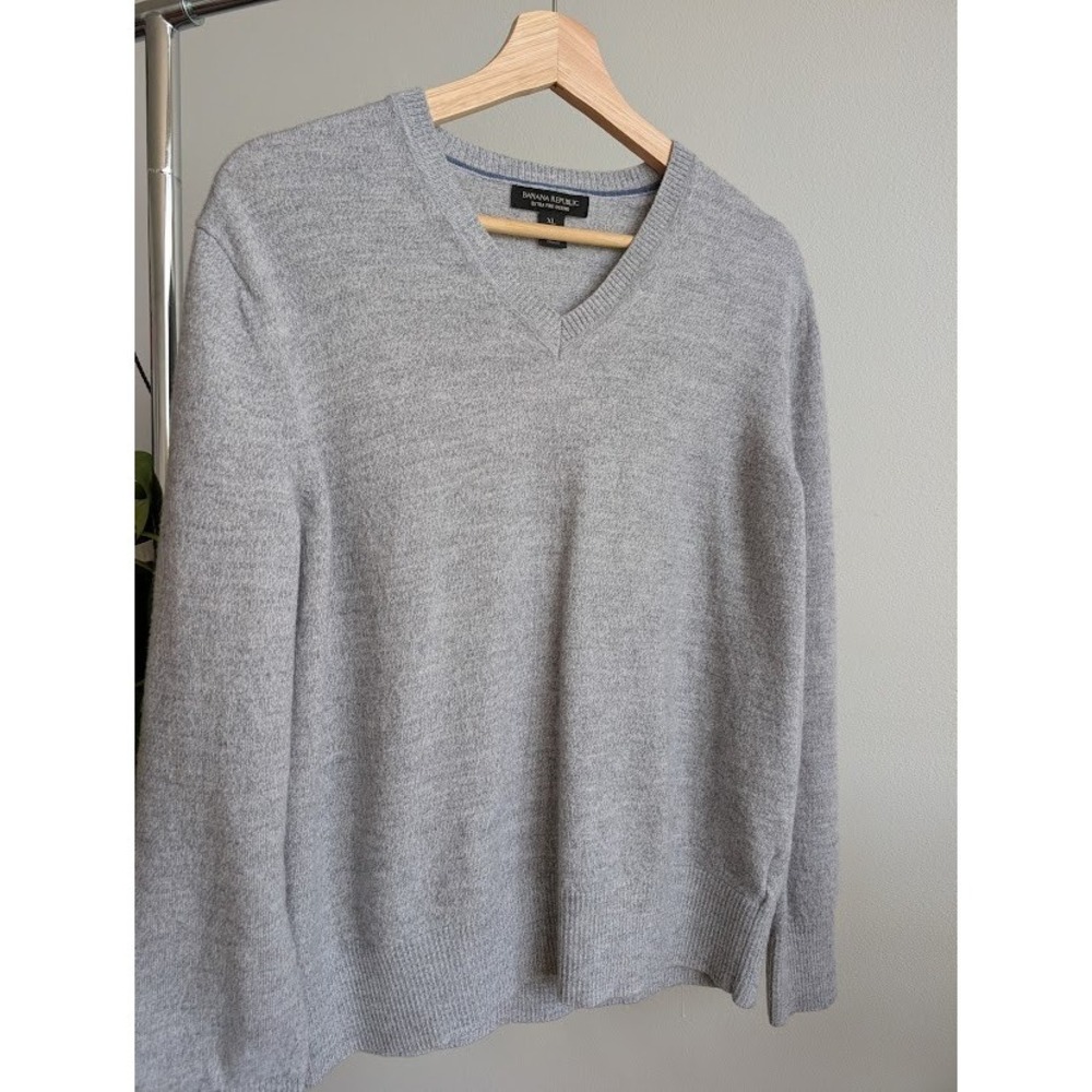 Extra Fine Merino Wool Sweater M Gray V Neck Knit Banana Republic one bag shrunk